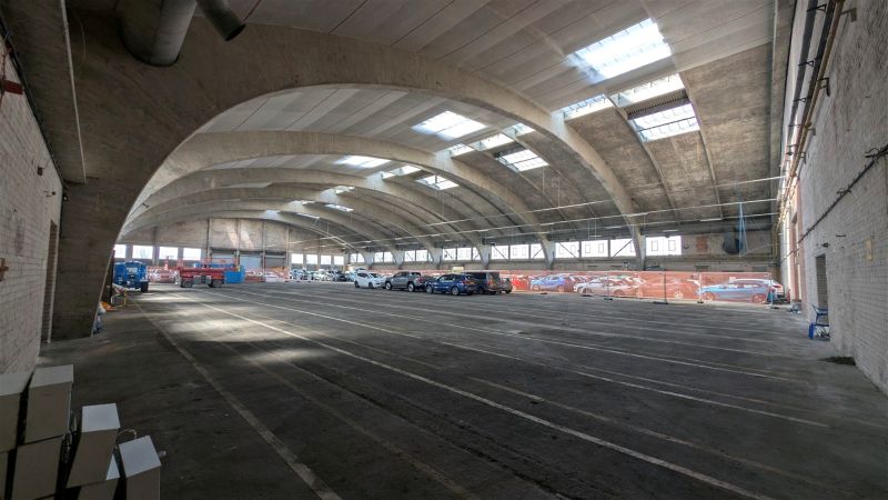 3  of 10 - Inside
